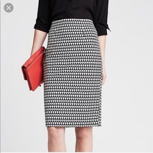Banana Republic Black Cream Geo Sloan Fit Skirt